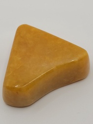 天然緬甸翡翠玉石，大馬坎黃翡翠掛飾料一塊，可加工雕刻成珍貴擺件或吊飾。