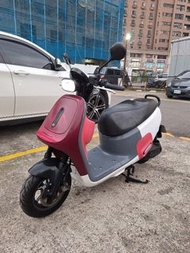 售便宜電動車 Gogoro viva mix手機連線版里程僅2700 里程極低 儀表無脫膜可舊油車貼換桃園區可以看車外縣市可協助載車可以代辦過戶