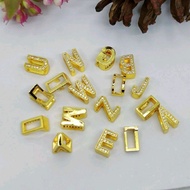 liontin huruf emas mainan untuk gelang gesper titanium