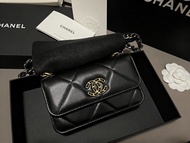 Chanel 19 woc mini