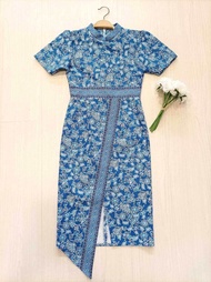 N305 ชุดเดรสผ้า cotton พิมลายปาเต๊ะ คอจีน ผ่าหน้า งานอัดกาว ทั้งชุด ทุกชิ้น ซิปซ่อนด้านหลัง