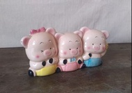 「三隻小豬寶寶」造型公仔撲滿—古物舊貨、早期臺灣陶瓷藝品收藏