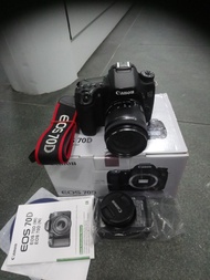 Canon eos 70D body +18-55, memory card