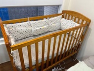 二手嬰兒床(包含床圍+ikea泡綿床墊+床單）
