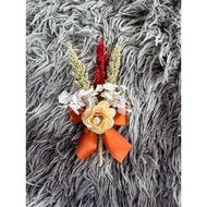 Chest corsage with orange/blue trigo