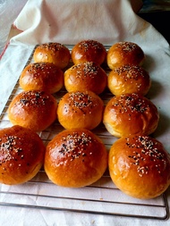 ขนมปังเบอร์เกอร์บัน 90 g /ชิ้น (เซ็ต 4 ชิ้น)  Burger Buns เนื้อนุ่มนาน ทำสดใหม่ทุกวัน