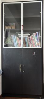 黑色玻璃門書櫃
