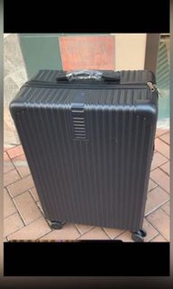 全新30吋黑色行李箱，$300全新，41x24x69cm
