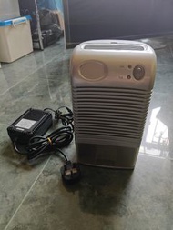 小型抽濕機連火牛
