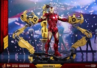 MMS462 Hot Toys Iron Man Mark IV with Suit-Up Gantry