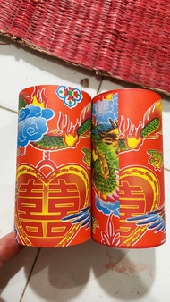 Vỏ cuộn to. Kích thước cao 10cm đường kính 52cm. 200k/10vỏ