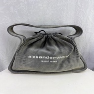 這款是由 Alexander Wang 設計的 Ryan Large 單肩包，