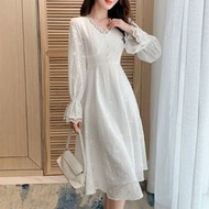 V領白色高腰鏤空蕾絲連身裙