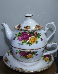 正品  Royal Albert 骨瓷茶壺茶杯套裝