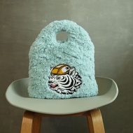 กระเป๋าโท้ทขนฟู FLUFFY BAG คอลเลคชั่น TIGER LIFESTYLExPHANNAPAST