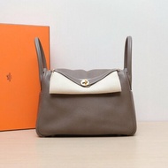 HERMES Lindy3018大象灰TC皮Y刻金扣肩背包