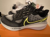 Nike vomero 17  跑鞋
