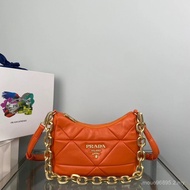 YSL
New Style 1BC157 Arrival
This Stem Soft Sheepskin Shoulder Bag Decoration is Made of Gorgeous St