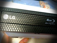 出售  LG BP-250  Blu-Ray PLAYER  藍光碟影碟播放機一部  ( 注意：本機只可以播放正版/平價版藍光碟㗎至於其他  DVD 同 CD 碟係不能播放可能硬件問題  ) 淨機一部