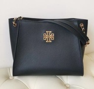 👍💯本月包Sf自提櫃100% real and new Tory Burch Britten full Leather Tote size 29*24*12cm (開口35Cm) 可斜跨單肩( Tory Burch outlet 團購直送款，有吊牌防塵袋手提袋購買單據，喜歡的請半數預留，三天到貨，不預留不發貨(正貨保證，如假包退)