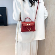 Amazy Fashion Shoulder Bag Minimal Size Compact Choose 4 Colors Easy To Match If You Wear It With An