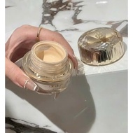 C.l.e d.e p.e.au foundation 10 GAM - Luxurious foundation. The beginning for the most beautiful futu