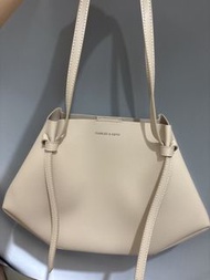 Charles & Keith 托特包燕麥色