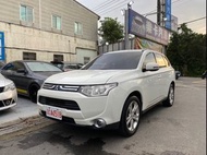 2016年 白色 Outlander 4WD