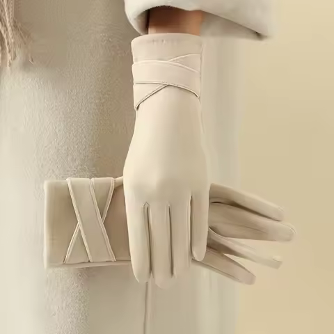 A Pair of Warm Gloves with Fleece Lining to Protect Against Cold, Suitable for Girls in Winter for W