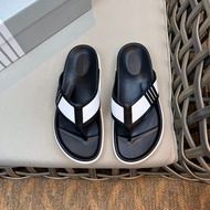 J TB รองเท้าผู้ชาย THOM 2023มาใหม่ล่าสุดรองเท้าแตะแฟชั่น Koean รองเท้าแตะสายคาดคลาสสิกสีดำรองเท้าฤดูร้อนลำลองในร่มชายหาดในร่ม