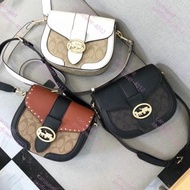 Coach Georgie Saddle Bag In Signature Canvas C2806 单肩包