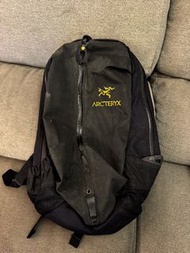 Arc'teryx 經典全黑Arro 22