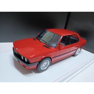 YY Model 1 18 BMW 5 Series Resin Simulation Four-Door Sedan Model BMW M5 E28 1984 Red