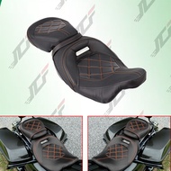 ที่นั่งผู้โดยสาร ด้านหน้า และด้านหลัง สีแดง สําหรับรถจักรยานยนต์ Harley Touring CVO Road Street Glid