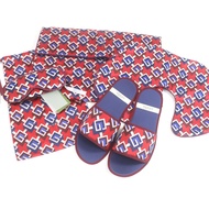 【5積分】全新未使用 □ GUCCI 662431 100% 真絲幾何 G 眼罩、頸枕、拖鞋旅行套裝RED海軍藍 XL 碼，帶盒子和防塵袋 意大利製造 男士