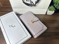 กระเป๋าสตางค์ Lyn 7.5 นิ้ว