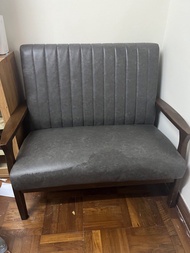 Grey 2-Seater Sofa with Wooden Frame 二人沙發