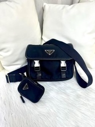 《香港旺角實體店✅》PRADA 尼龍 郵差包 三合一 黑色 徽標印花 尼龍拼牛皮 銀扣(支持7間銀行免息分期）