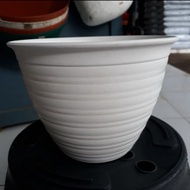 vas Bunga / pot bunga tawon warna putih 20cm/pot bunga plastik 20cm