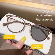 Fotokromi anti biru cahaya coklat kacamata bulat yang cocok untuk wanita kacamata komputer resisten