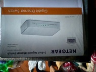 NETGEAR 5-Port Gigabit Ethernet Switch NETGEAR® 5-Port Gigabit Ethernet Switch/ Essentials Edition P