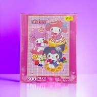 全新日版砌圖 Sanrio Melody Kuromi Piano Cinnamoroll 肉桂狗 300塊 （26x38cm) Beverly Puzzle 水怪 布甸狗 Hello Kitty Chiikawa Pink Purple