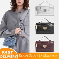 2025 NEW ARRIVAL ❤ Women Single Arwen Top Handle Vanity Bag 50782376 Zip Closure Cosmetic Crossbody 