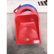Plastic dustpan