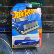 Hot Wheels ‘83 Chevy Silverado biru