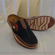 Kickers / kickers shoes / men's shoes / men's slops / slop shoes / men's slippers / slippers