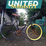 sepeda fixie united soloist 71(Hitam-kuning)