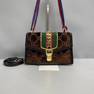 Gucci Sylvie中號焦糖色G天鵝絨