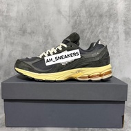 Men's Sneakers 2002 R BLACK DARK GREY PREMIUM