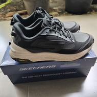 Skechers Global Jogger Men size 42 / 9